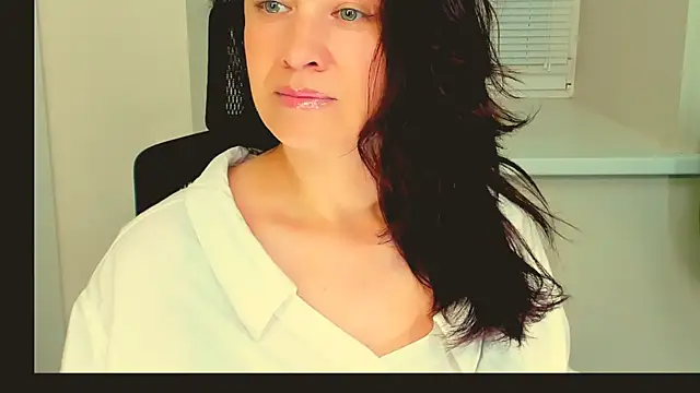 AnaMills online show from May 2026 10:11:02 AM