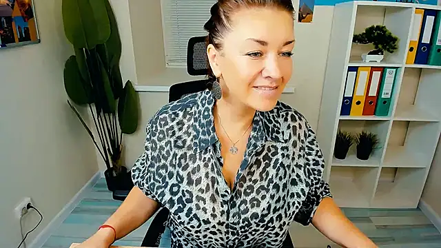 AnaMills online show from September 2025 10:19:02 AM