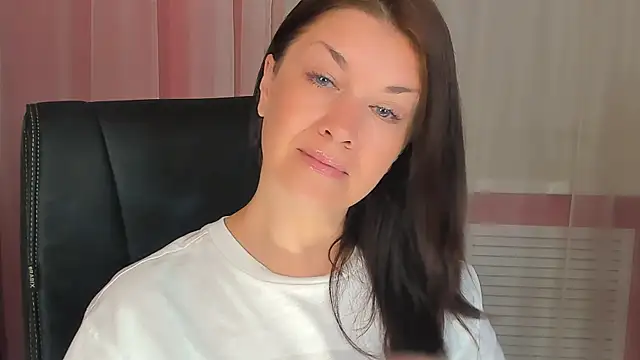Snapshot of AnaMills chatting on June 2026 08:36:02 PM AnaMills online show from June 2026 08:36:02 PM