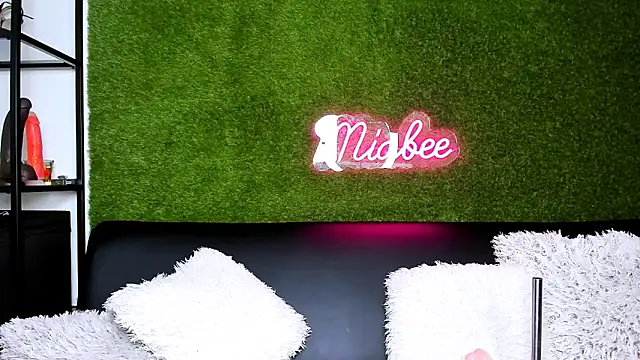 MiaBeeXX online show from May 2026 04:04:02 PM