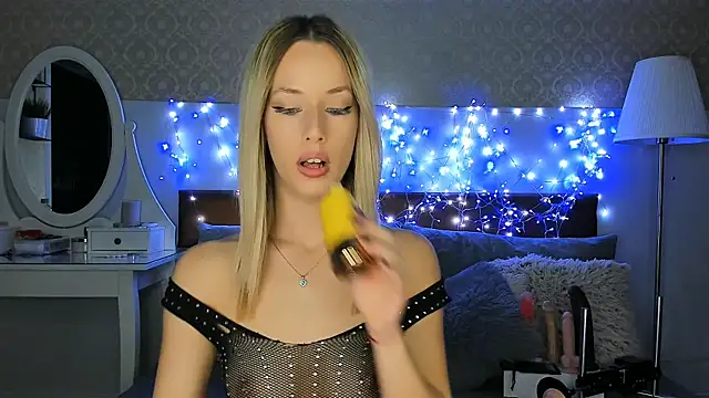 Snapshot of MiaBeeXX chatting on October 2025 03:09:02 PM MiaBeeXX online show from October 2025 03:09:02 PM