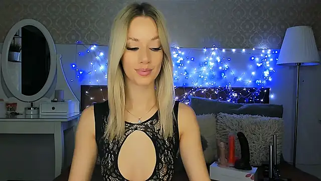 MiaBeeXX online show from October 2025 12:39:01 PM