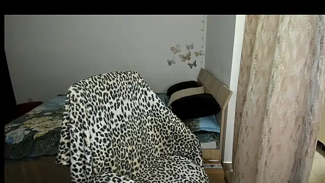 KrissLoona online show from December 2025 04:19:01 PM