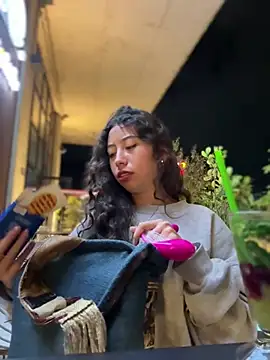 vaneelee online show from April 2026 03:07:02 AM