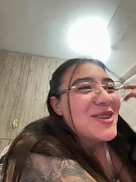 vaneelee online show from November 2025 03:29:01 AM