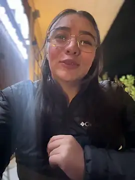 vaneelee online show from April 2026 03:25:02 AM