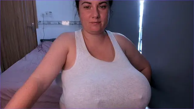 Snapshot of alisiaparril chatting on October 2025 04:22:02 AM alisiaparril online show from October 2025 04:22:02 AM