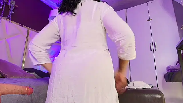 Inndrahot online show from October 2025 03:53:02 AM