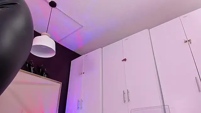 Inndrahot online show from April 2026 04:02:02 AM