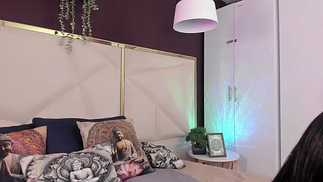 Inndrahot online show from April 2026 03:52:02 AM