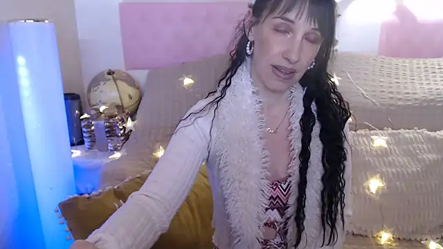 Snapshot of -carla- chatting on December 2024 08:28:02 AM -carla- online show from December 2024 08:28:02 AM