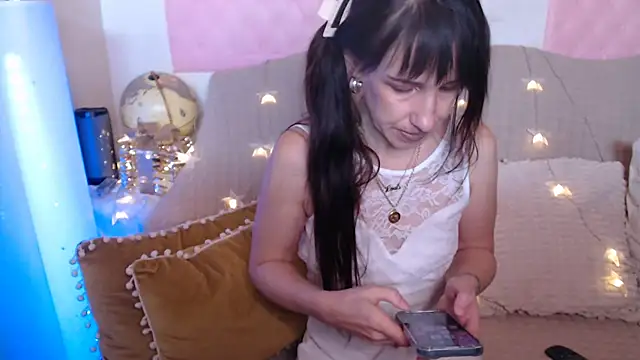 Snapshot of -carla- chatting on December 2024 07:37:01 AM -carla- online show from December 2024 07:37:01 AM