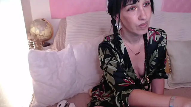 Snapshot of -carla- chatting on October 2025 05:31:02 AM -carla- online show from October 2025 05:31:02 AM