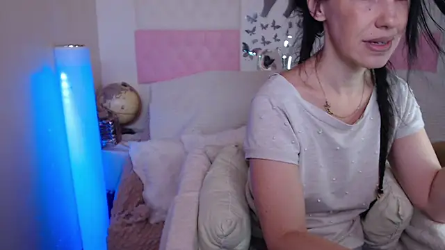 -carla- online show from November 2025 02:39:02 PM