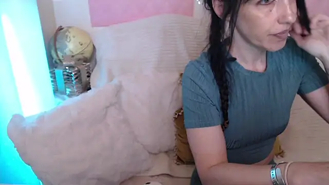 -carla- online show from May 2026 05:39:02 AM
