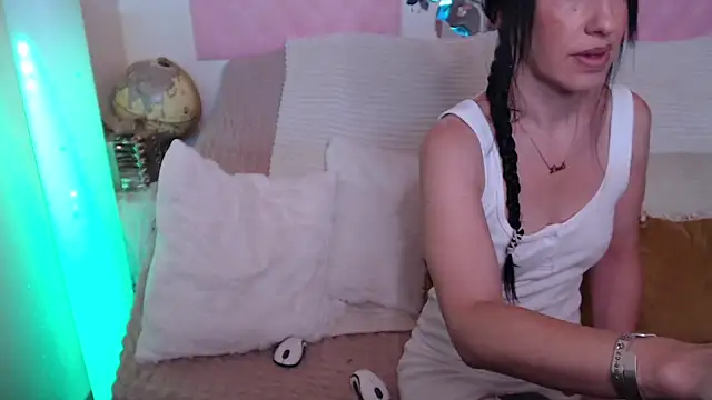 -carla- online show from October 2025 03:09:02 PM