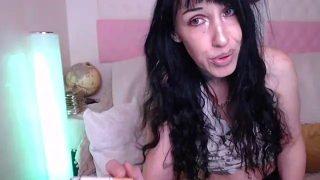 -carla- online show from November 2025 06:17:02 AM