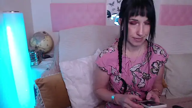 -carla- online show from November 2025 06:08:02 AM