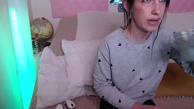 -carla- online show from October 2025 06:21:02 AM