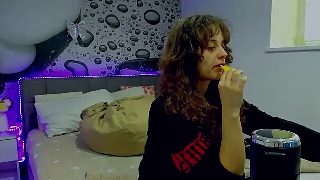 AlmaFancy online show from April 2026 05:31:01 AM