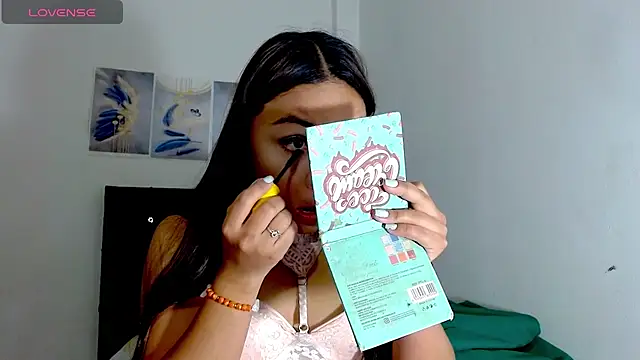 Snapshot of Kylie_loveee chatting on December 2025 02:11:01 PM Kylie loveee online show from December 2025 02:11:01 PM