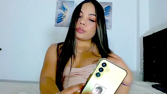 Snapshot of Kylie_loveee chatting on March 2025 09:20:01 PM Kylie loveee online show from March 2025 09:20:01 PM
