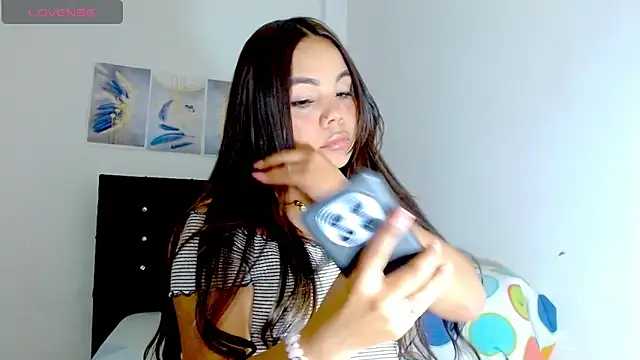 Snapshot of Kylie_loveee chatting on October 2025 01:38:01 AM Kylie loveee online show from October 2025 01:38:01 AM