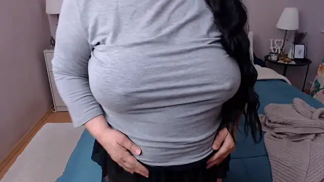 Snapshot of LeveMe2Nightt chatting on January 2026 12:45:02 PM LeveMe2Nightt online show from January 2026 12:45:02 PM