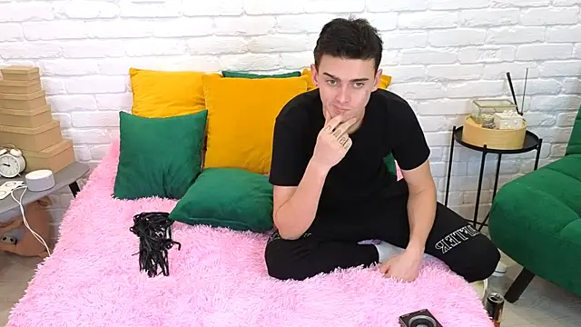 LandelRay online show from February 2025 07:19:02 PM