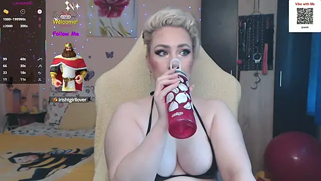 Snapshot of MissLexyGold chatting on October 2025 12:18:02 PM MissLexyGold online show from October 2025 12:18:02 PM