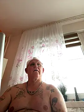 Snapshot of smaili1513 chatting on September 2025 12:18:02 PM smaili1513 online show from September 2025 12:18:02 PM