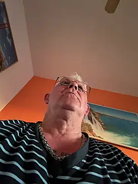 smaili1513 online show from May 2026 07:09:01 PM