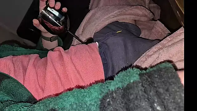 Snapshot of -luckybong- chatting on March 2025 09:14:02 PM -luckybong- online show from March 2025 09:14:02 PM