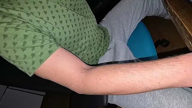 Snapshot of -luckybong- chatting on December 2024 10:02:02 PM -luckybong- online show from December 2024 10:02:02 PM