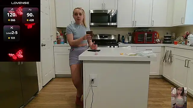 Blondiewithanass online show from June 2026 07:52:01 PM