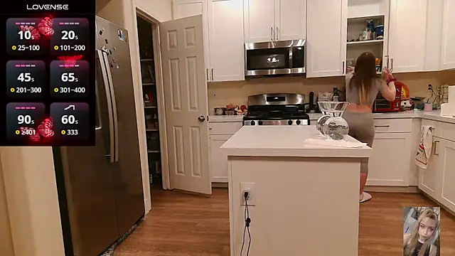 Blondiewithanass online show from April 2026 06:26:01 AM