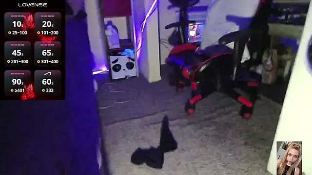 Blondiewithanass online show from April 2026 09:00:02 PM