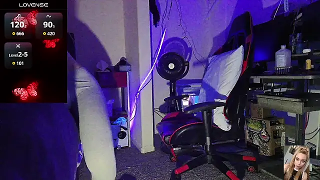 Blondiewithanass online show from April 2026 06:21:02 PM