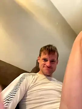 Snapshot of londonfuckwhore chatting on October 2025 04:13:01 AM londonfuckwhore online show from October 2025 04:13:01 AM
