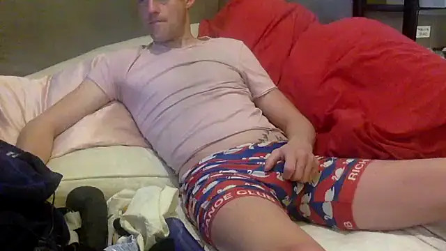 Snapshot of londonfuckwhore chatting on October 2025 03:18:01 AM londonfuckwhore online show from October 2025 03:18:01 AM