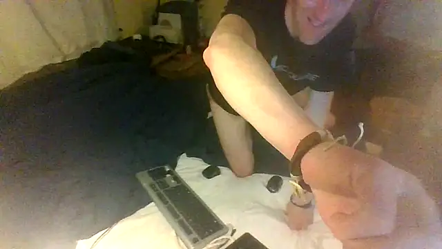 Snapshot of londonfuckwhore chatting on January 2025 09:20:01 PM londonfuckwhore online show from January 2025 09:20:01 PM