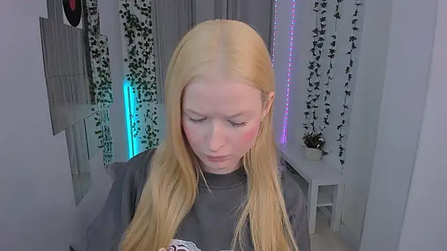 Laly Peach online show from February 2026 07:15:02 AM