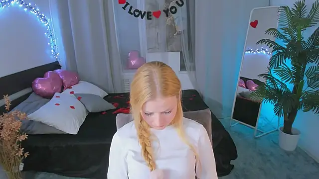 Snapshot of Laly_Peach chatting on February 2025 07:23:01 PM Laly Peach online show from February 2025 07:23:01 PM