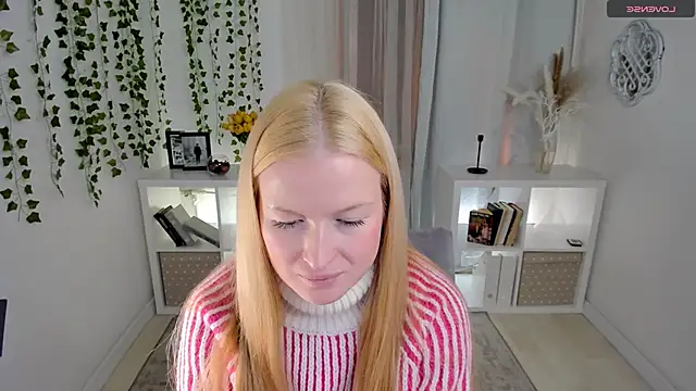 Laly Peach online show from January 2026 01:04:02 PM