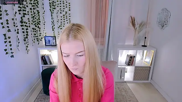 Snapshot of Laly_Peach chatting on November 2025 12:04:02 PM Laly Peach online show from November 2025 12:04:02 PM