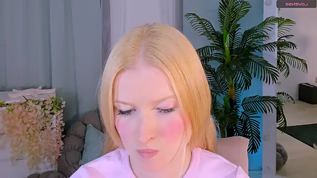 Snapshot of Laly_Peach chatting on October 2025 04:41:02 PM Laly Peach online show from October 2025 04:41:02 PM