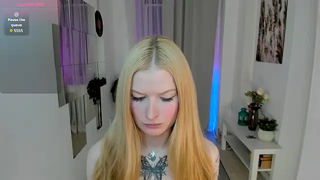 Snapshot of Laly_Peach chatting on September 2025 04:12:02 PM Laly Peach online show from September 2025 04:12:02 PM