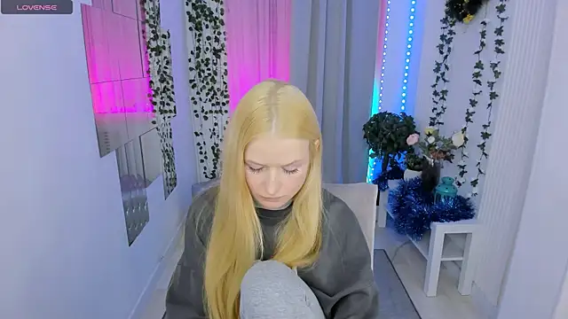 Laly Peach online show from January 2026 04:23:01 PM