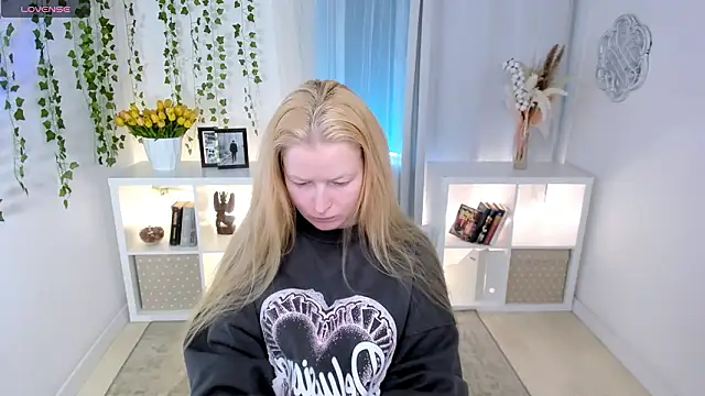 Laly Peach online show from March 2026 06:58:02 AM