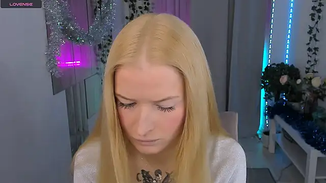 Laly Peach online show from December 2025 04:30:02 PM